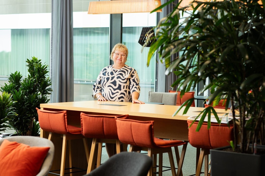 ISSn hankintajohtaja Katri Rissanen